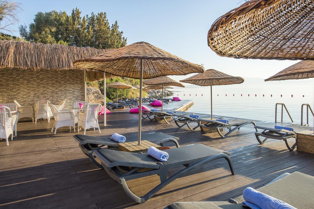 阿尔通由努斯度假村及温泉酒店 Çeşme 外观 照片